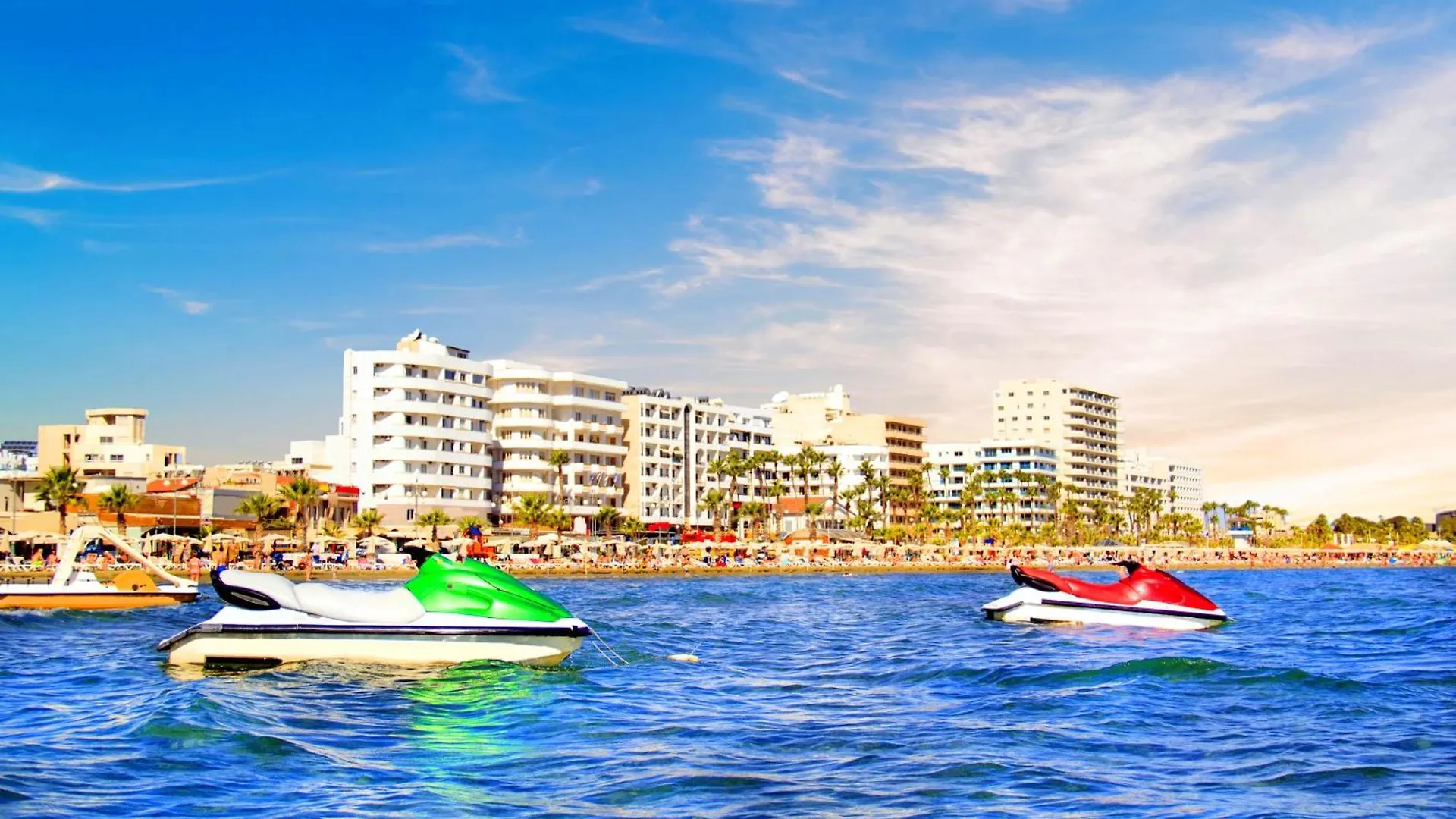 Modern Larnaca Beach Apartment Chipre