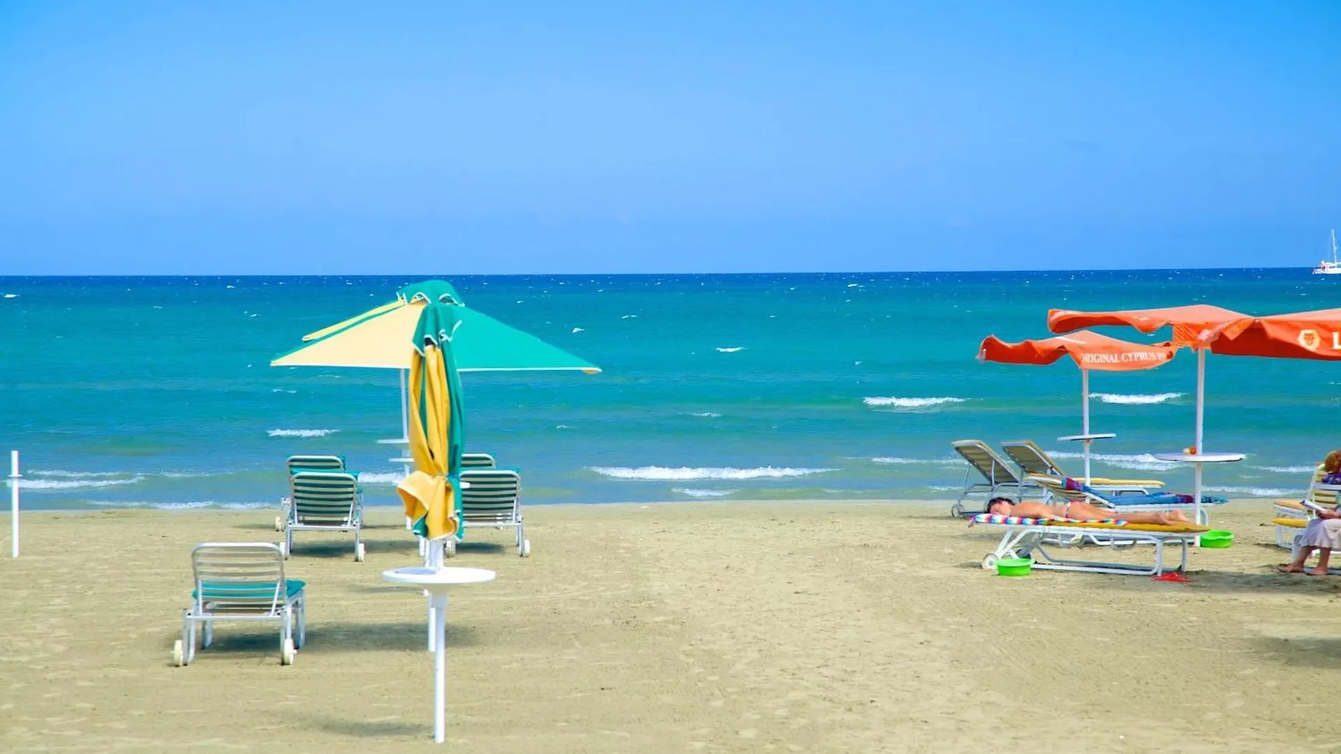 Modern Larnaca Beach Apartment 0*,  Chipre